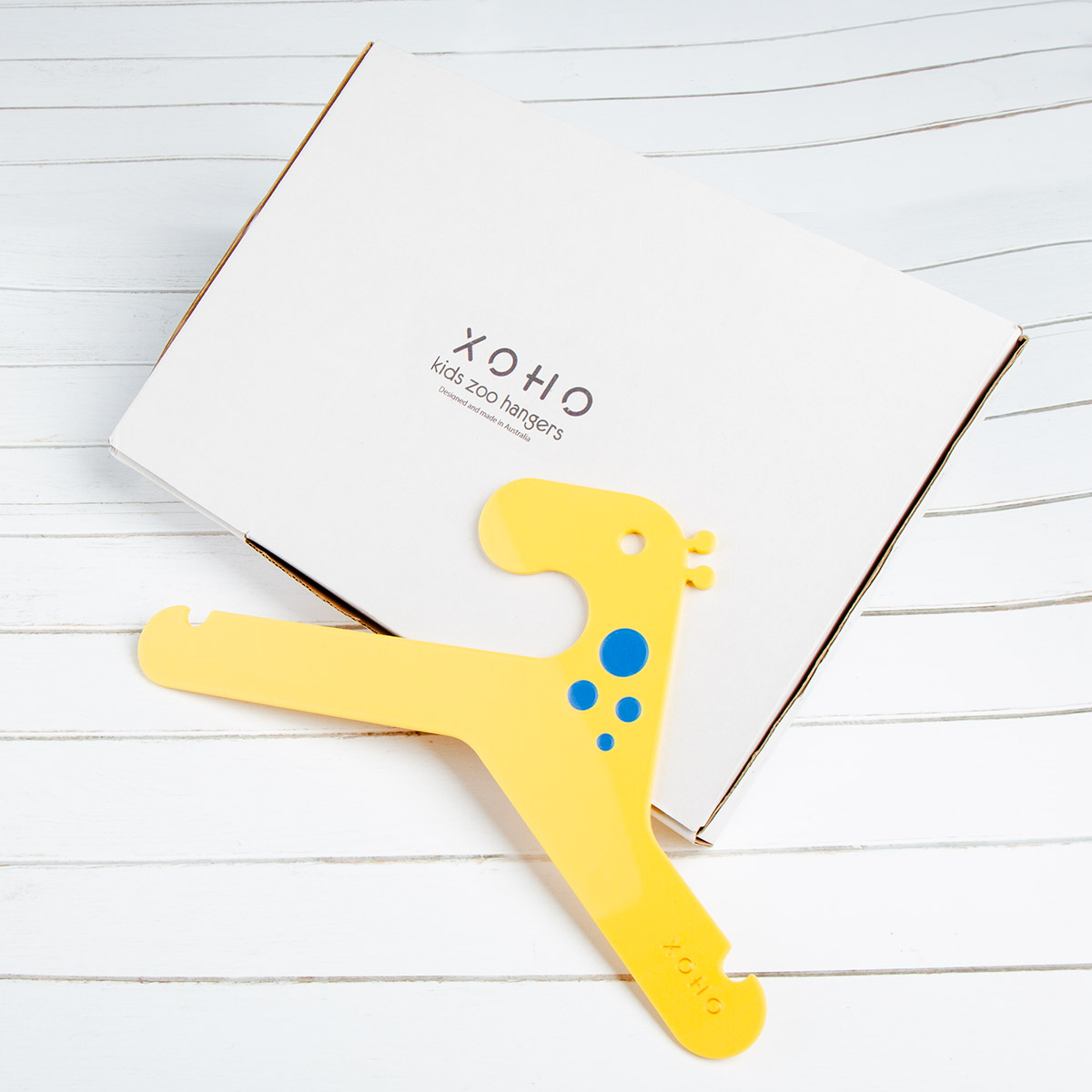 Kids clothes hanger yellow giraffe gift box